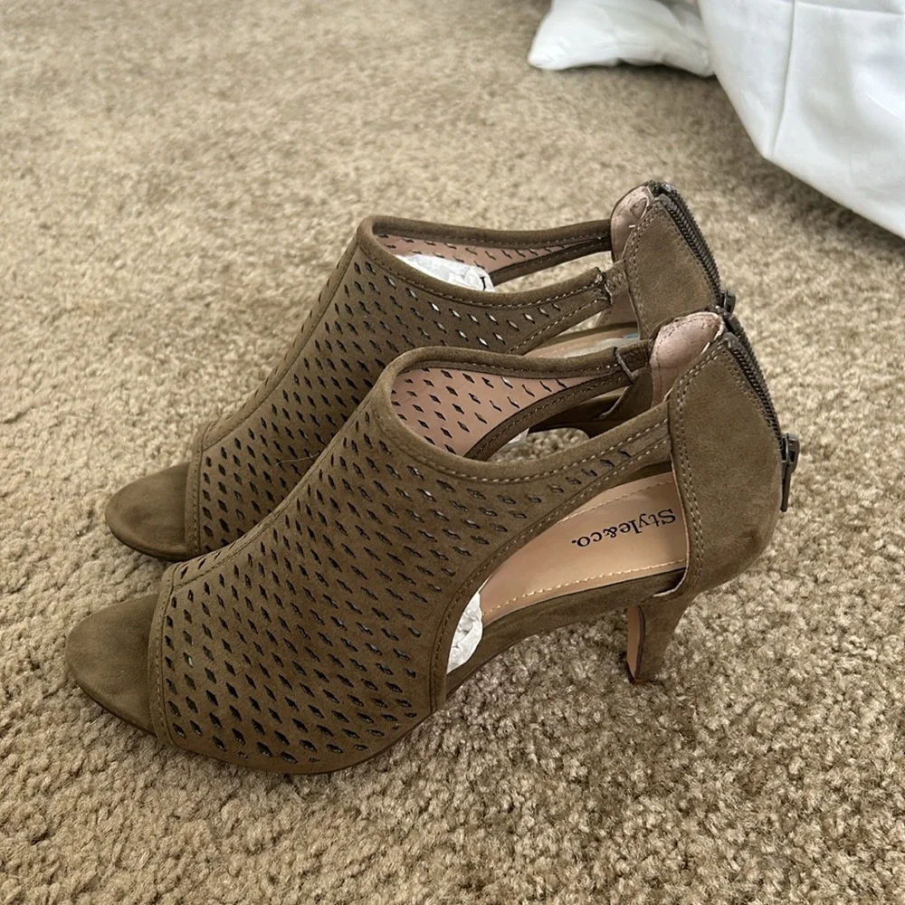 Women’s size 7 Style & Co heels NWT - Picture 2 of 2